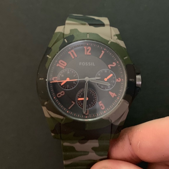 fossil watches with combo print silicone strap - Picture 2 of 4